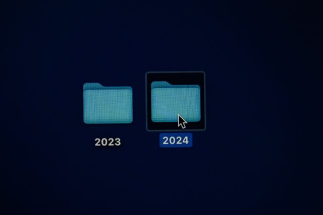 2023 folder next to a 2024 folder